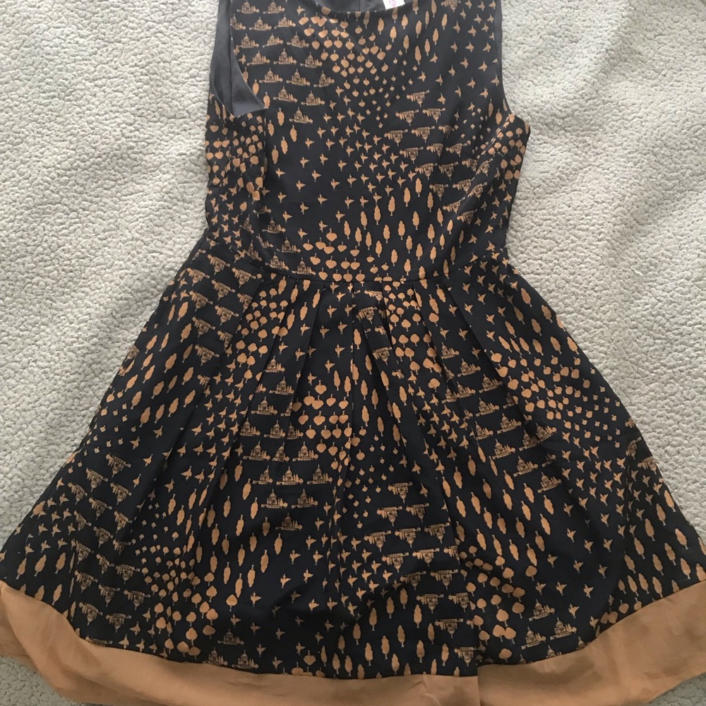 Cute dress!